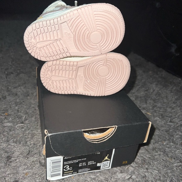 Jordan 1 - Picture 2 of 3